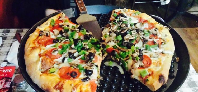 Ang an Eddie's Premium Chicago Style Pizza