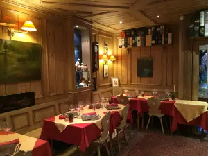 Hotel Restaurant Les Pins