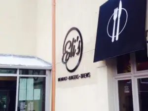 Eli's Breakfast, Burgers, & Brews