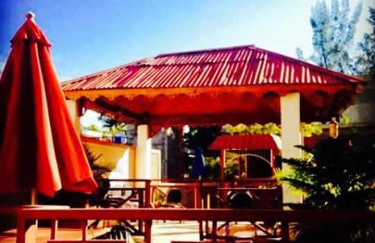 Parapli Bar & Grill