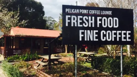Pelican Point Coffee Lounge in オーボスト