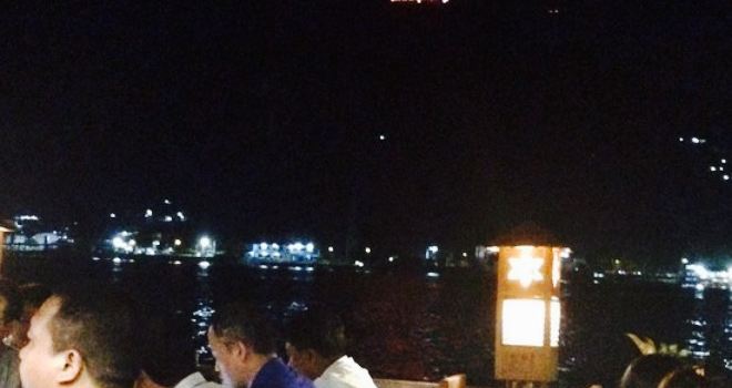 Duta Cafe Lesehan Atas Laut