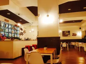 Old Town food & cocktail Bar