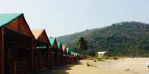 Saxony Beach Huts and Restaurant
