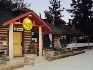 Pine House Cafe & Tavern