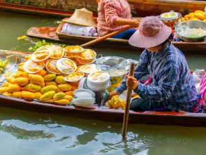 Damnoen Saduak Floating Market