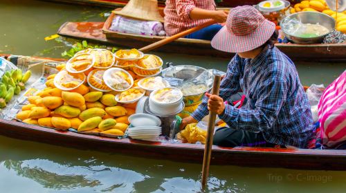 Chợ nổi Damnoen Saduak