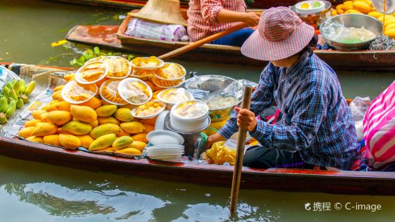 Damnoen Saduak Floating Market