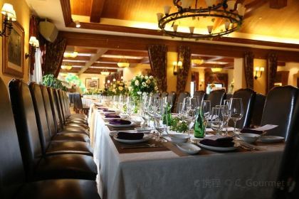 FlavourCourtyard Restaurant