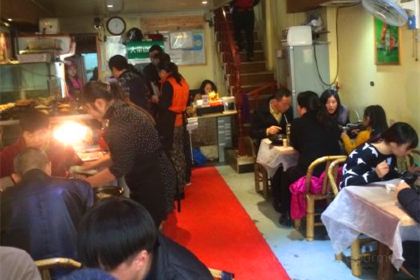 A POT OF A FRESH BAKED SEAFOOD