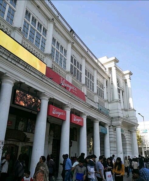nike connaught place