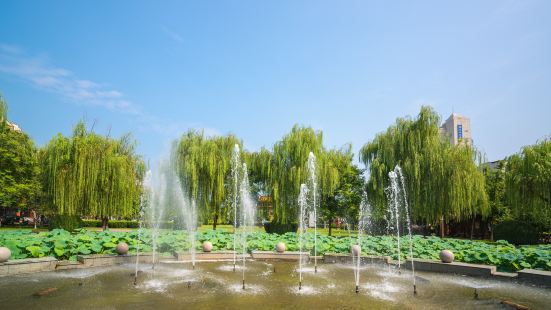 Chunqiu Square