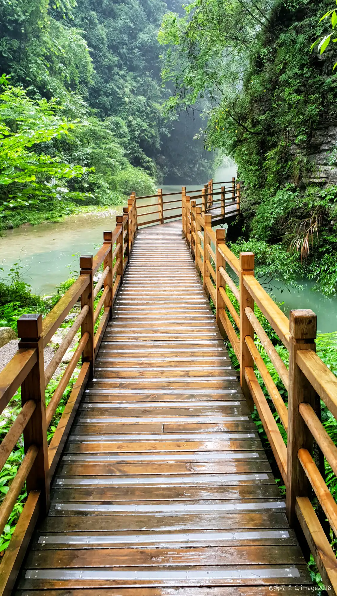 Hotels near Golden Whip Stream
