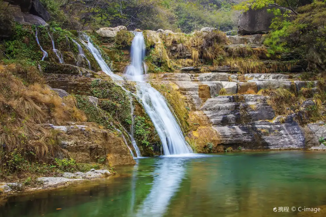 Hotels near Yuntai Mountain Scenic Area