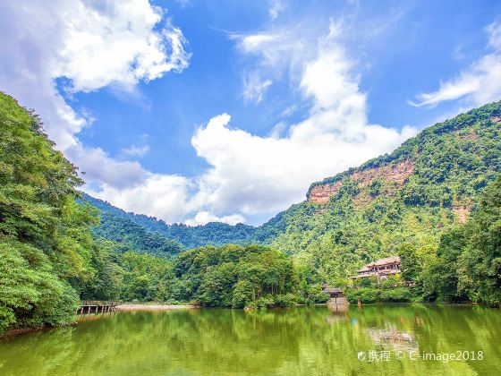 Yuecheng Lake