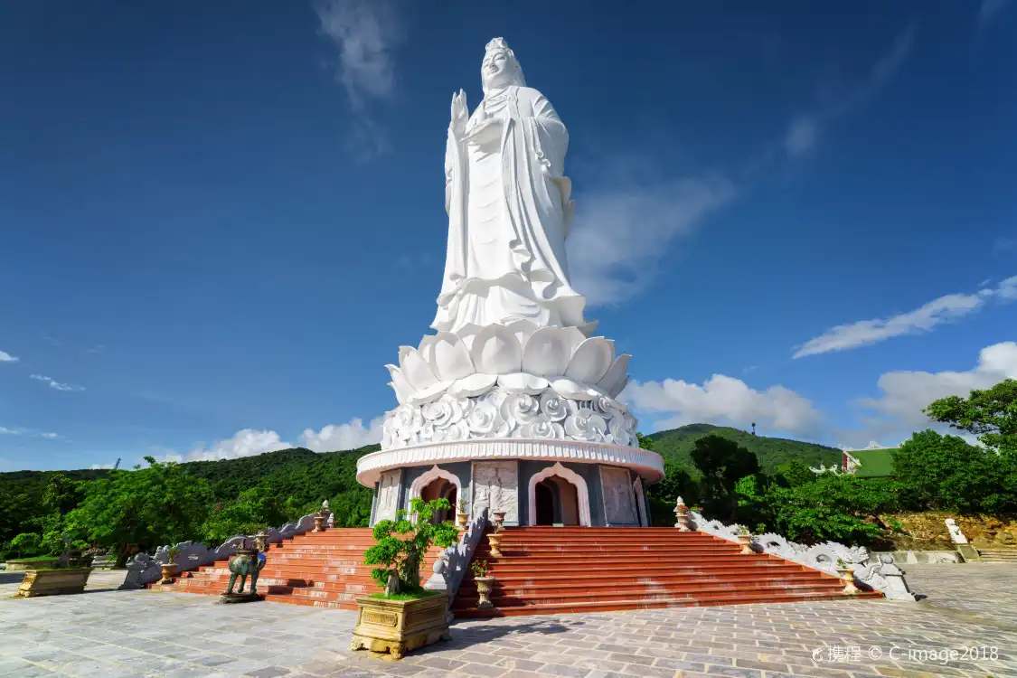 Hotels near Linh Ung Pagoda