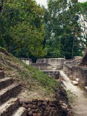 Майянские руины и музей Кахаль Пех