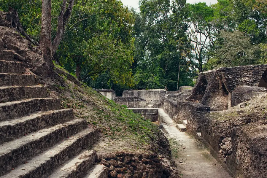 Майянские руины и музей Кахаль Пех