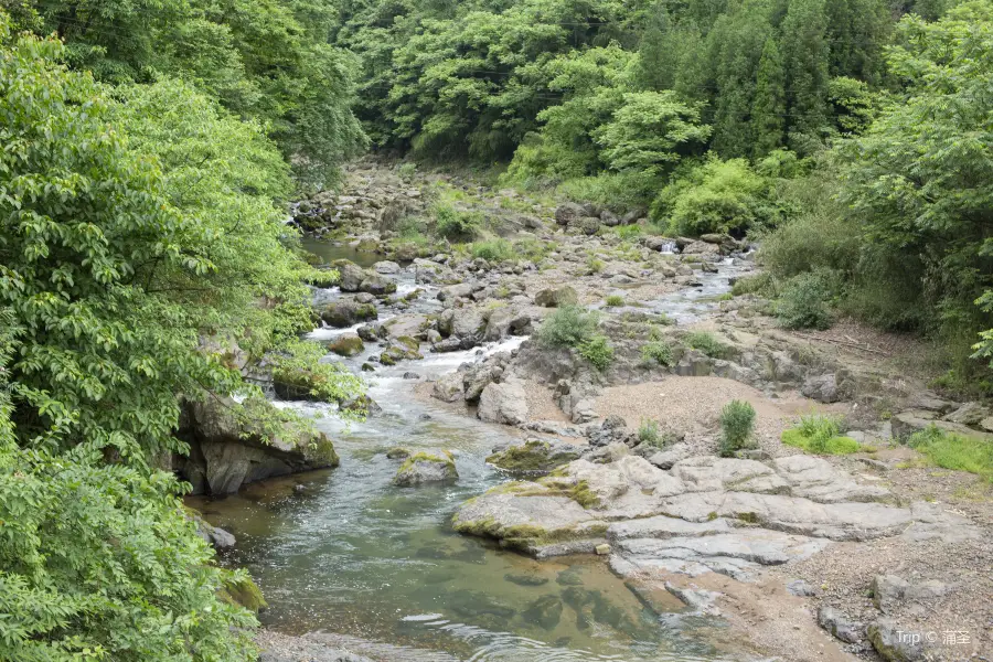 峨眉山七里坪温泉