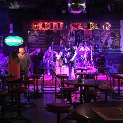 Hot Tuna Bar User Photo