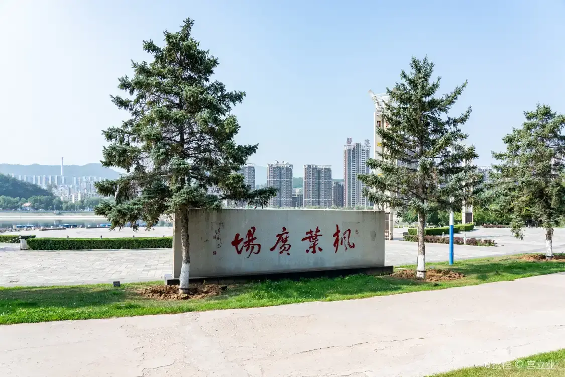 Hotels near Fengye Square