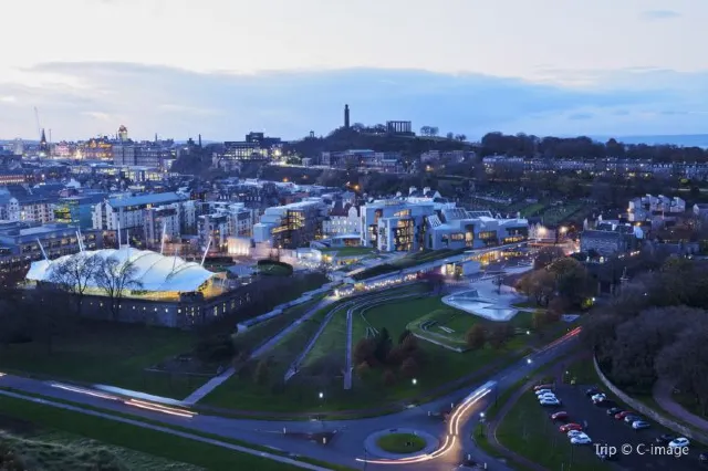 Top Attraction in Edinburgh: Palace of Holyroodhouse 