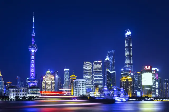 The Bund: Shanghai Landmarks 