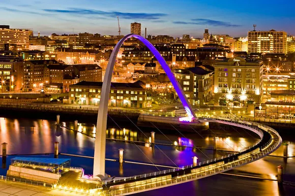 Must-Visit Places for Fans of British TV Series. 9 Classic Photography Sites that Will Transport You Into a TV Series!