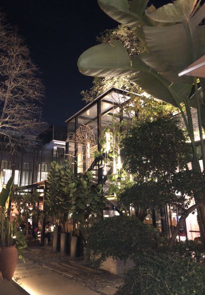 COURTYARD HOTEL/RESTAURANT/BAR