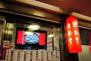 一直想看看行天宫有多繁华，果然淅淅沥沥的小雨里，还是人流如织