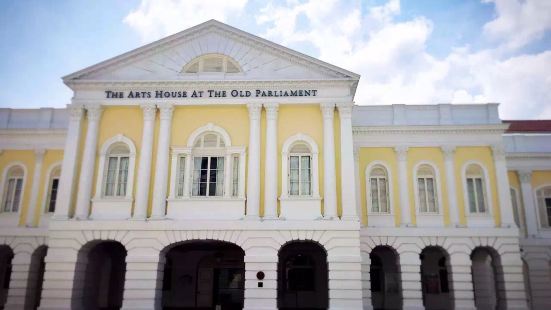 新加坡的旧国会大厦艺术之家前身是国会大厦，始建于1827年，