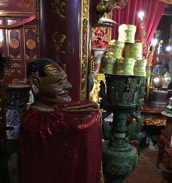 Bach Ma Temple