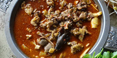 讀書鋪酸筍雞創始店