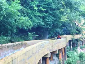 金絲峽溶洞漂流