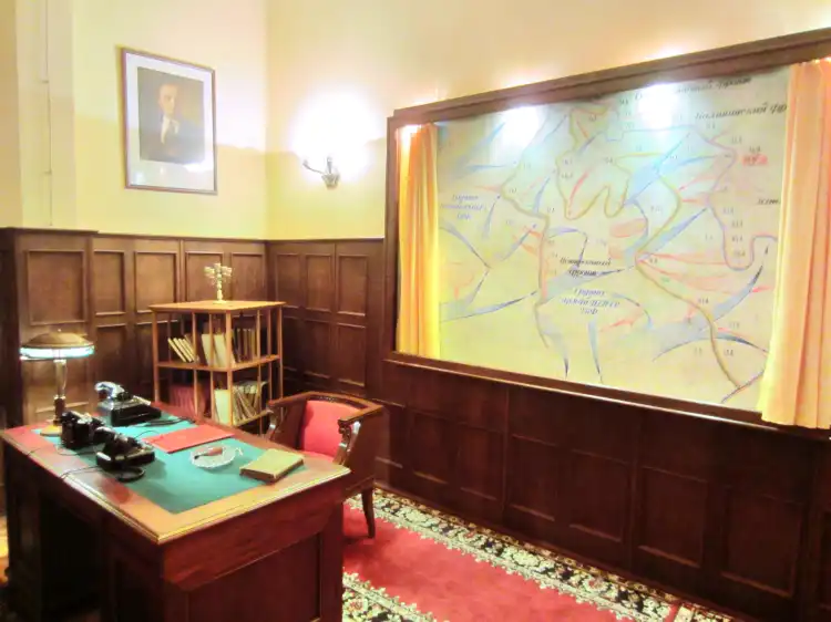 Hotels near Museum of Military Glory