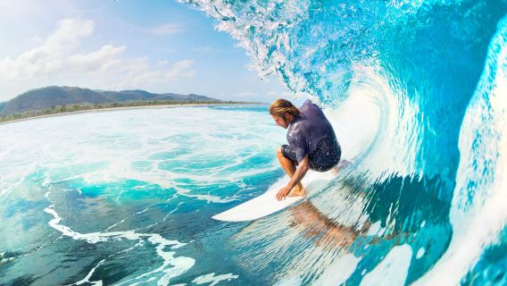 Bờ biển Vàng của Úc là thiên đường của những người lướt sóng! Các bài học lướt sóng có sẵn theo nhóm hoặc theo lớp riêng (Trip).