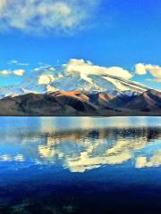 Karakul Lake