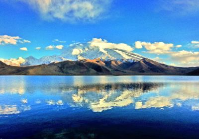 Karakul Lake