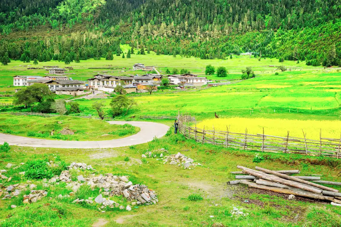 Hotels near Zhaxigangcun