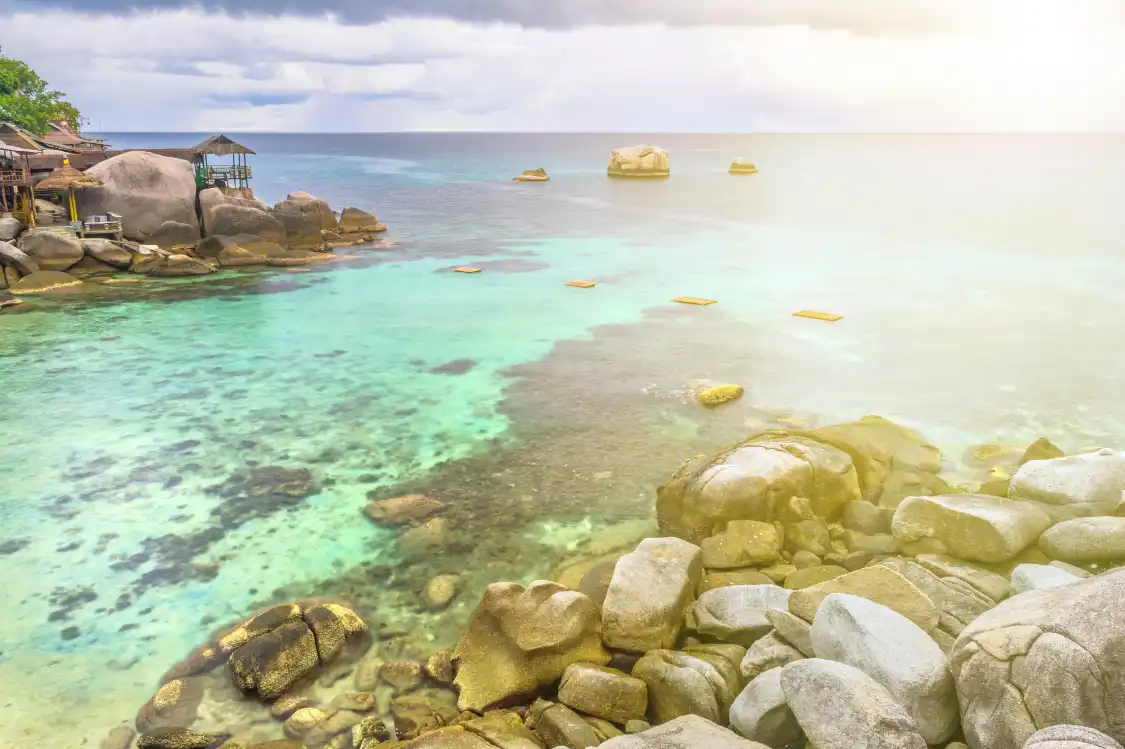 Hotels near Jansom Bay