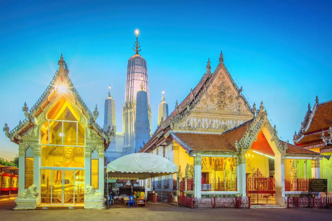 Hotels near Wat Mahathat Worawihan