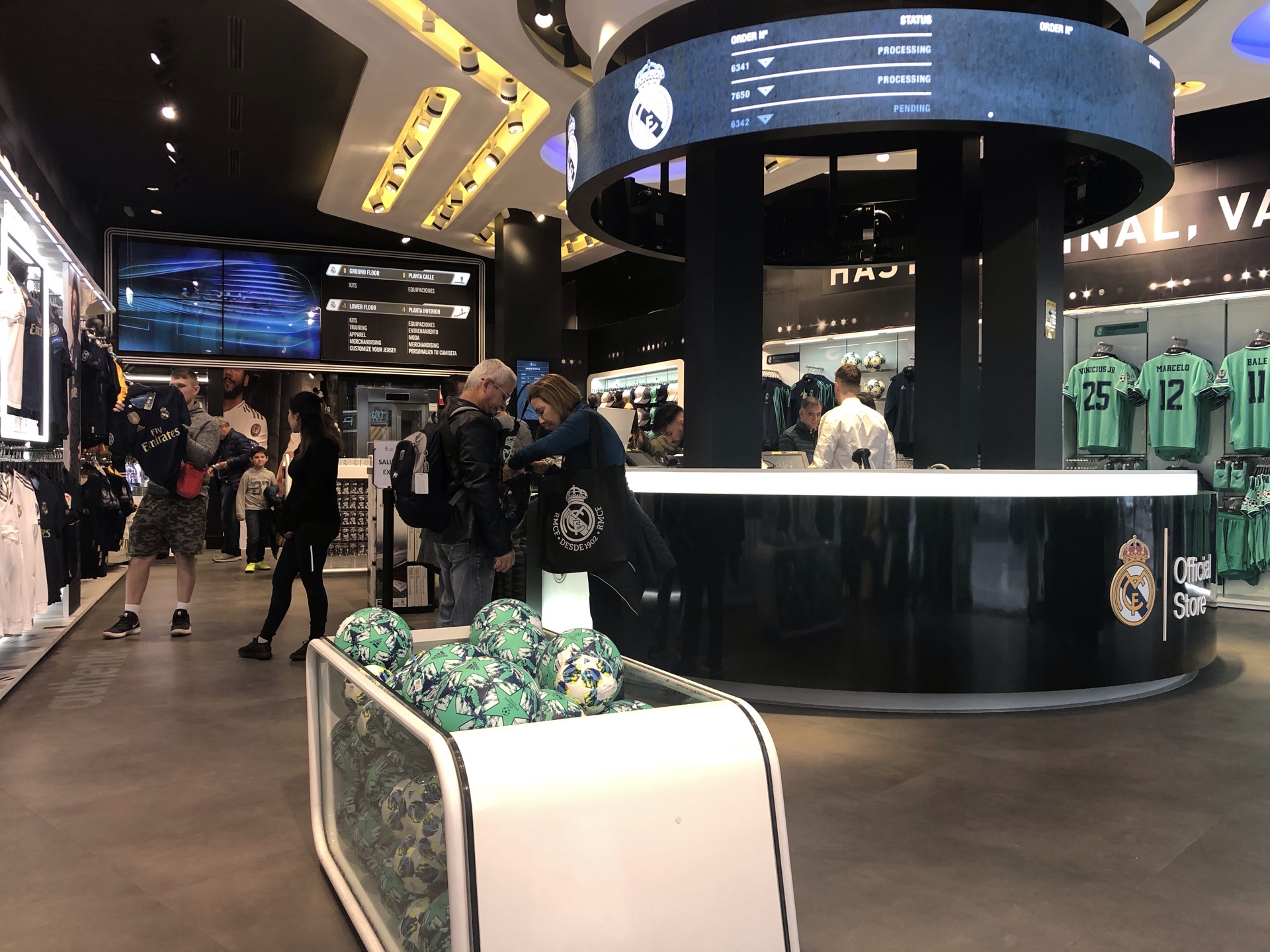 Shopping itineraries in Real Madrid Official Store in December (updated in  2023) - Trip.com