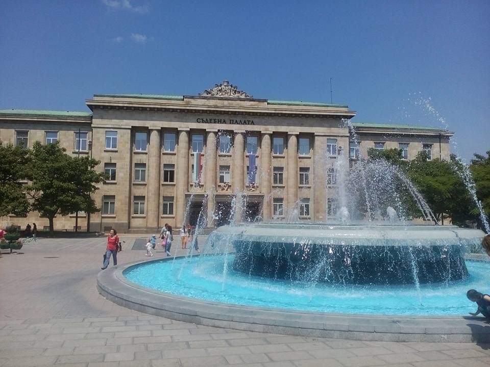 Ruse is the 5th biggest city in #bulgaria situated on the long river of Danube. It features very nice walking streets, squares and modern museum of history. In addition there are some houses of famous Bulgarians who lived here in the 19th century. #ruse
#happynewyear