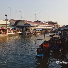 Amphawa Floating Market User Photo