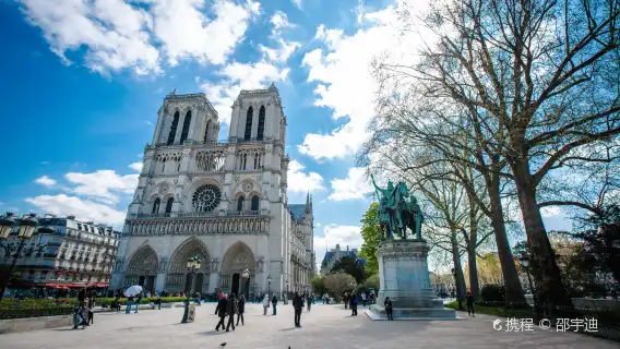 All kinds of translators, Guide , chartered private charter, photographers, business escorts, medical accompaniment, travel guides, customization