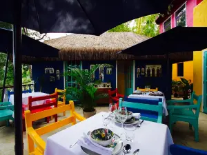 Casa Tres Bistro & Suites
