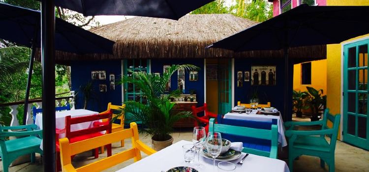 Casa Tres Bistro & Suites