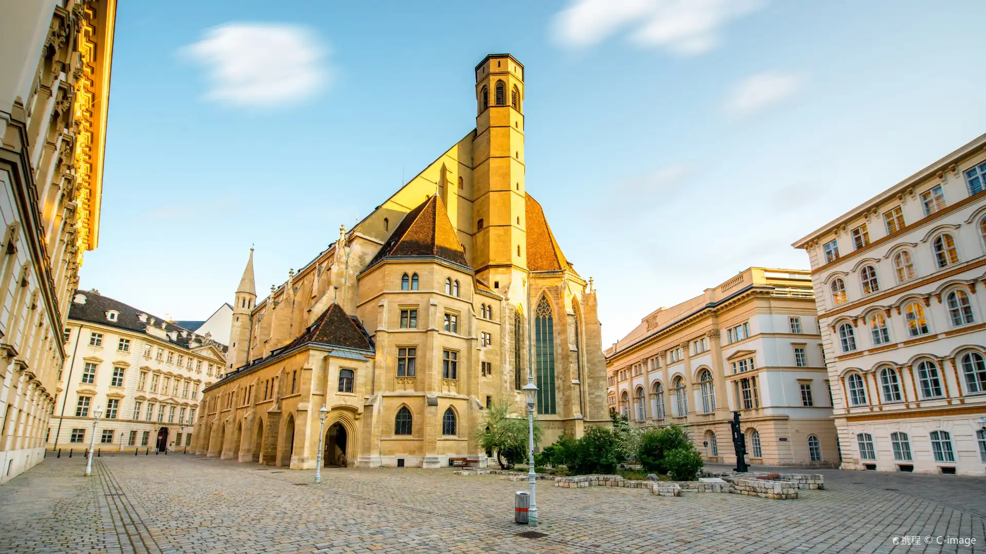 Hotels near Minoritenkirche