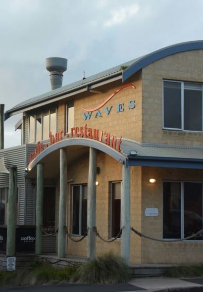 Waves Cafe, Bar and Restaurant