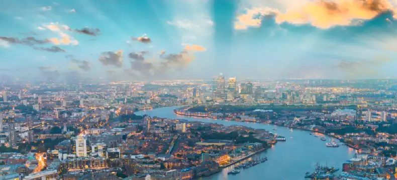 Hotels near Budweiser Gardens